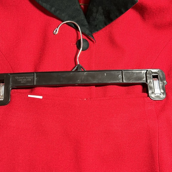 EVAN PICONE 2piece suit. Size 16, 💯 % wool. Red with black velvet trim. - Picture 13 of 15